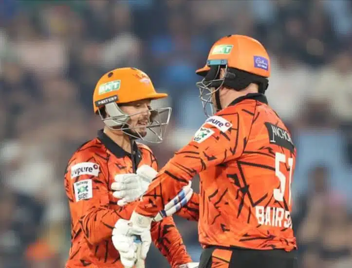 Quinton de Kock and Jonny Bairstow Quinton de Kock and Jonny Bairstow
