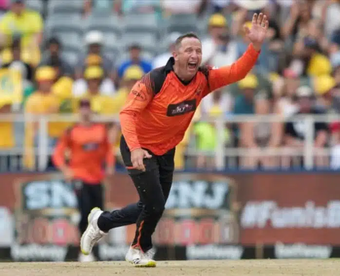 RE van der Merwe RE van der Merwe